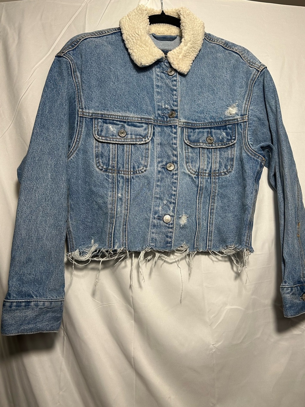 Abercrombie & Fitch Sherpa Collar Distressed Cropped Denim Jacket - Light Blue
